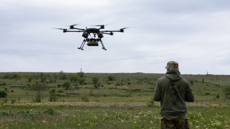 SpaceX e xAI competirão em desafio secreto do Pentágono sobre drones em grupo