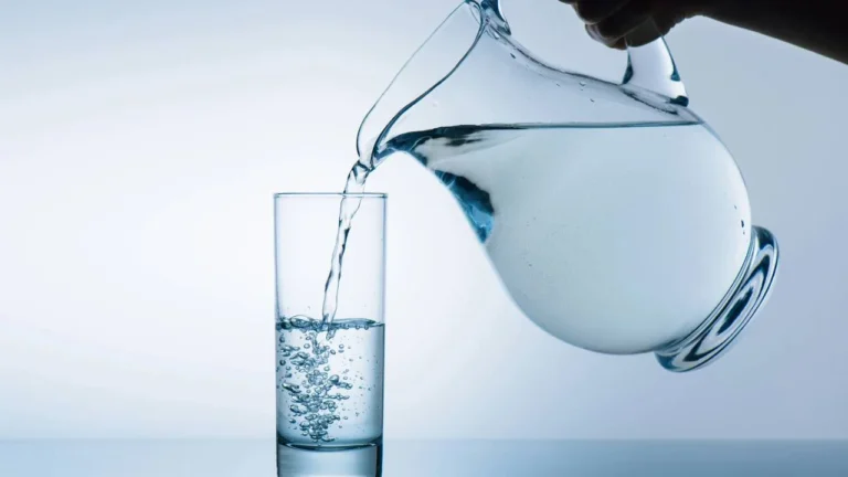 Como adotar o hábito de beber água e garantir a hidratação do corpo