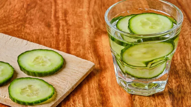 Benefícios da água de pepino: a bebida refrescante que hidrata e nutre o corpo