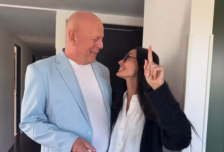 Demi Moore compartilha imagens exclusivas de Bruce Willis com a neta durante festa de 71 anos