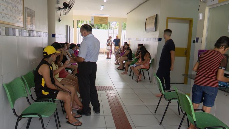 Hospitais em Fortaleza estão sobrecarregados devido a casos de gripe; reposição de medicamentos é necessária.
