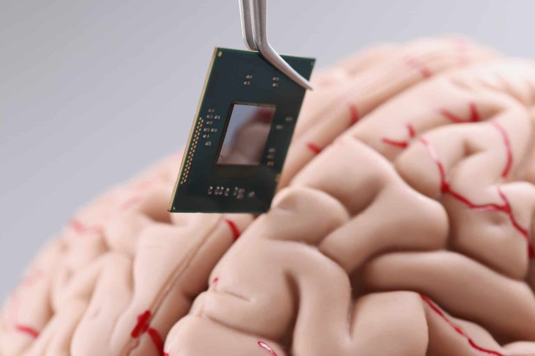 Implante cerebral invasivo é autorizado para uso comercial na China