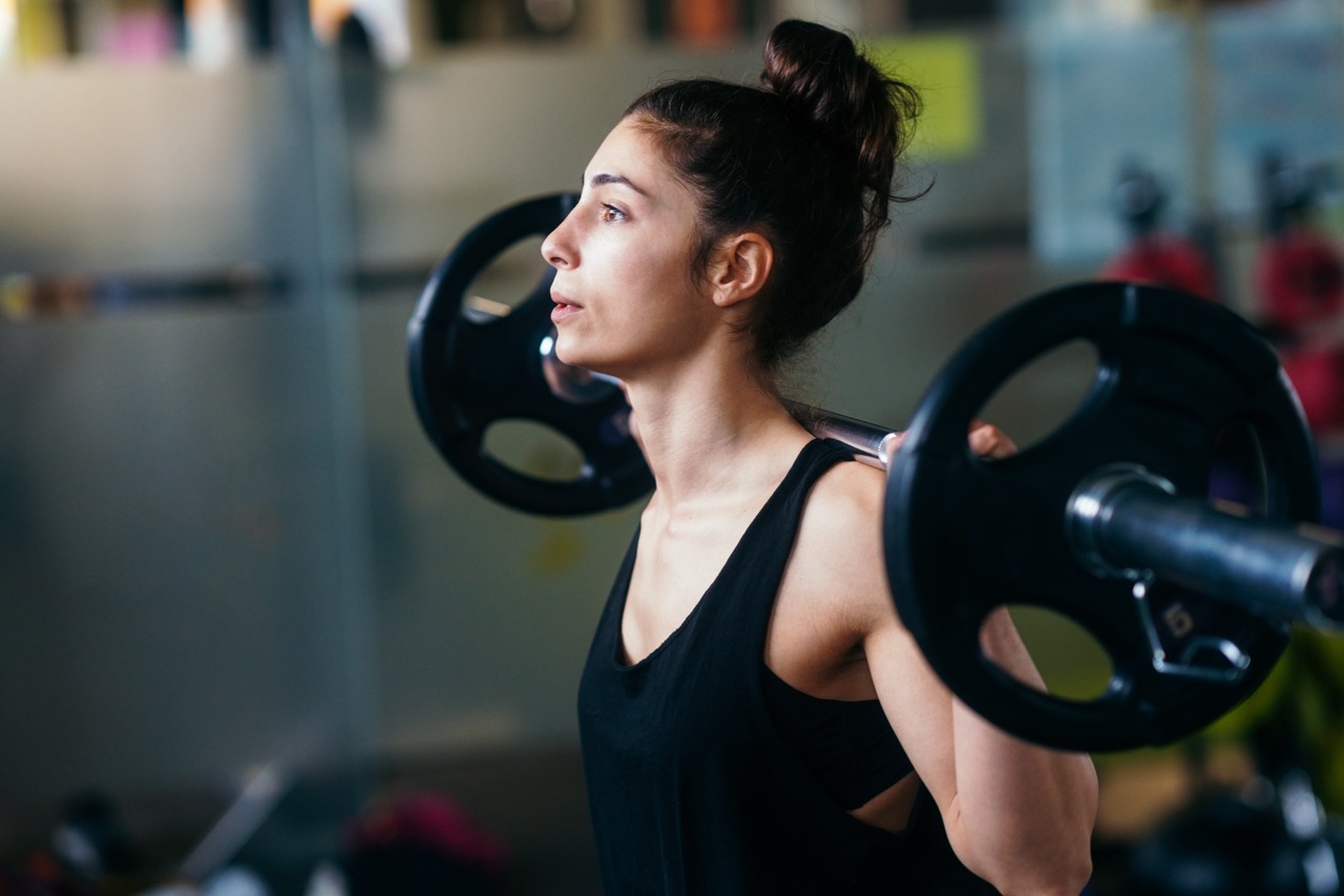 Especialistas afirmam que treino de força é fundamental para a saúde de mulheres ao longo da vida.