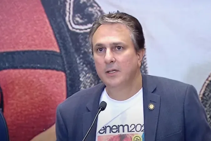 Camilo Santana apoia Cid Gomes para o Senado e afirma que amigo “tem liberdade total
