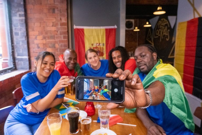 Encontro virtual une três especialistas para guiar a administração de academias na época da Copa do Mundo
