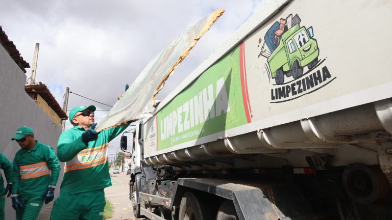 Caminhão de Limpeza iniciará operações em mais de 70 bairros de Fortaleza na próxima segunda-feira (11)