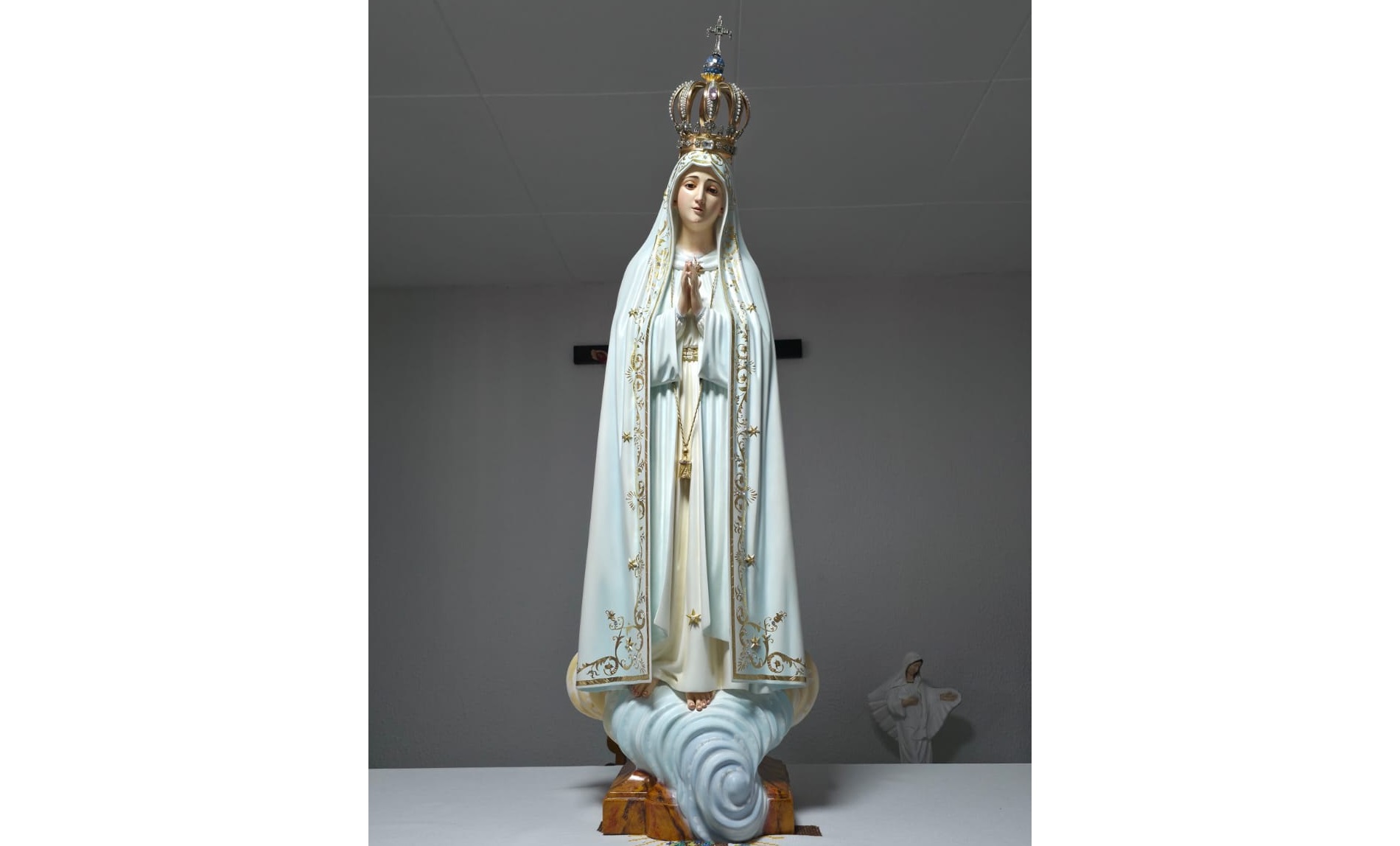 Estátua de Nossa Senhora é finalmente liberada no Aeroporto de Fortaleza após espera na alfândega