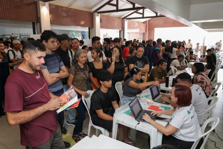 Fortaleza abre mais de 3,2 mil oportunidades de trabalho e realiza mutirões de contratação esta semana